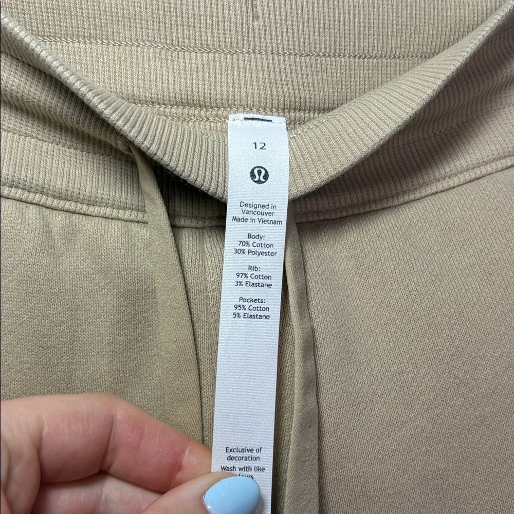 NEW Lululemon Scuba High-Rise Jogger *Fleece 28"
Trench Tan size 12 - Picture 5 of 7